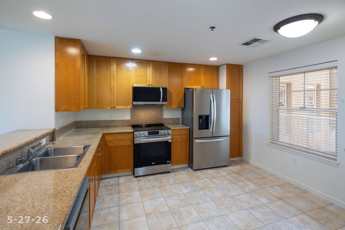 House for rent at 520 Lunalilo Home Rd, Honolulu, HI 96825