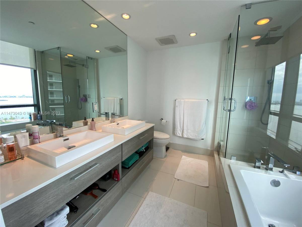 Apartment for rent at 650 NE 32nd St, Miami, FL 33137