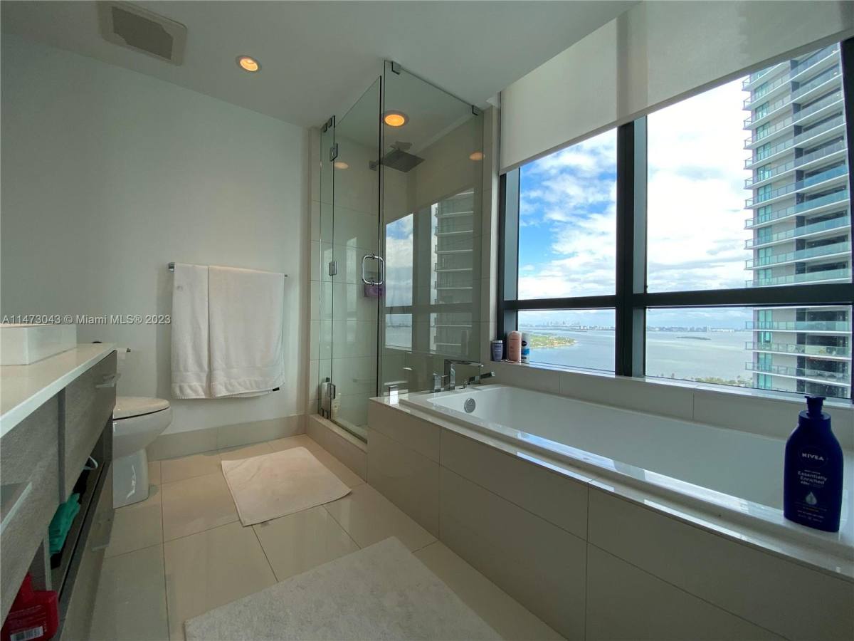 Apartment for rent at 650 NE 32nd St, Miami, FL 33137