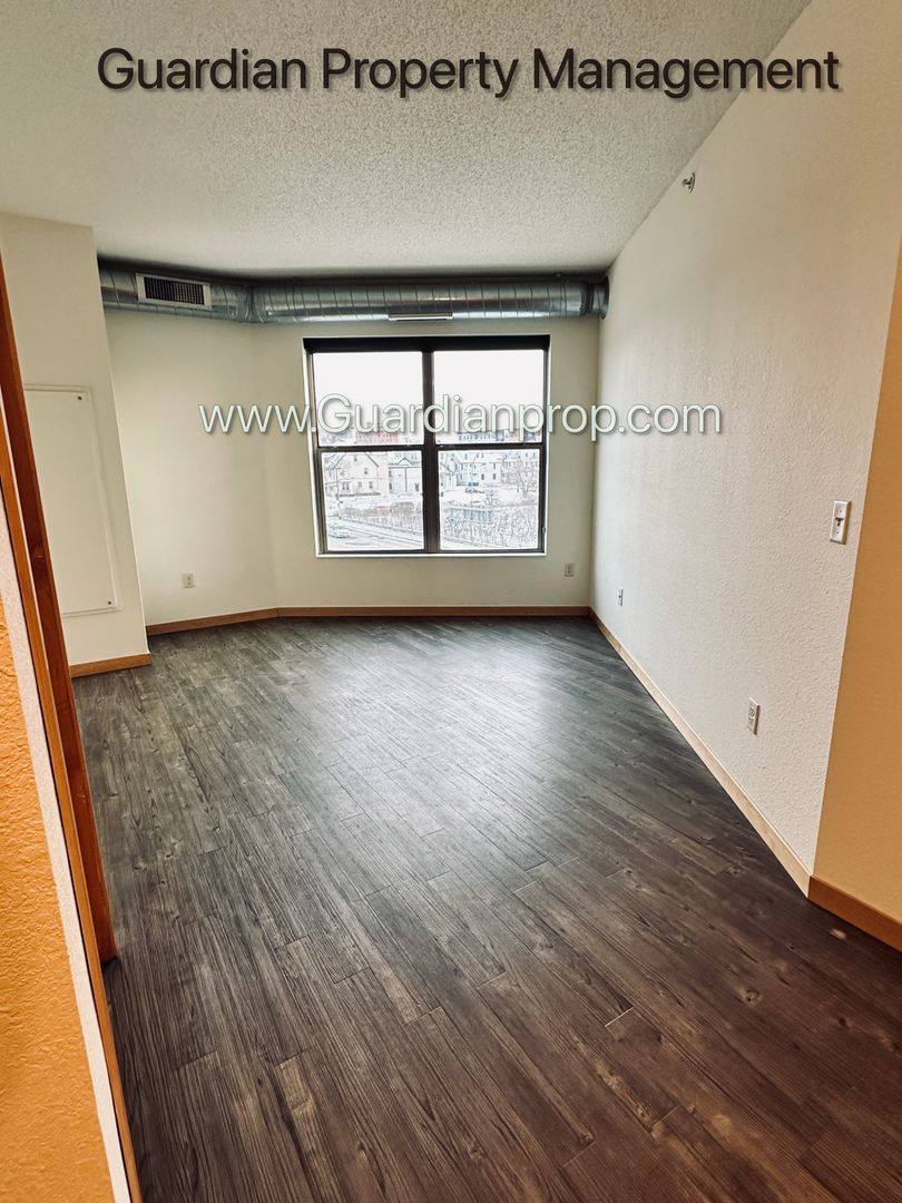 Apartment for rent at 811 4th St SE, Minneapolis, MN 55414