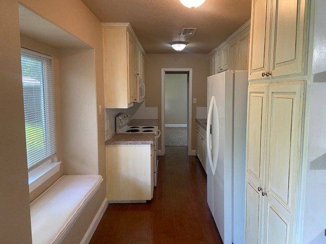 House for rent at 6017 Hillcrest Dr, Fort Worth, TX 76148