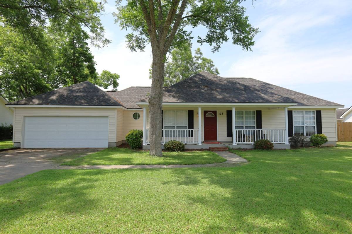 House for rent at 134 Pecan St, Ray City, GA 31645