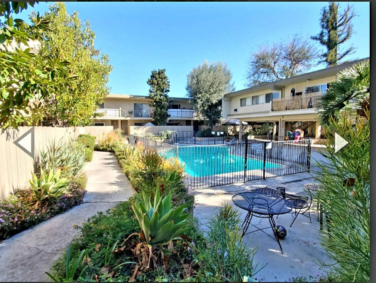 Apartment for rent at 17950 Burbank Blvd, Encino, CA 91316