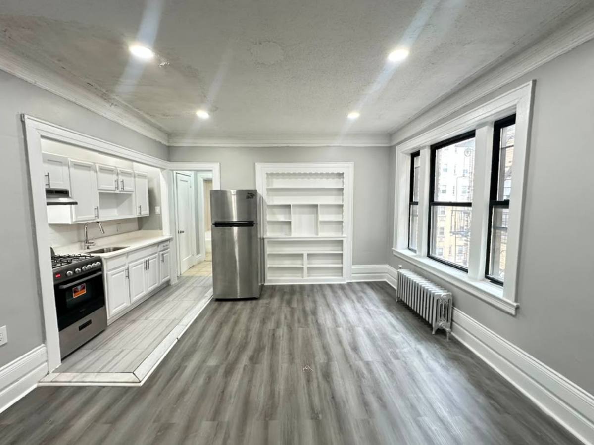 Apartment for rent at 40 S Munn Ave, East Orange, NJ 07018