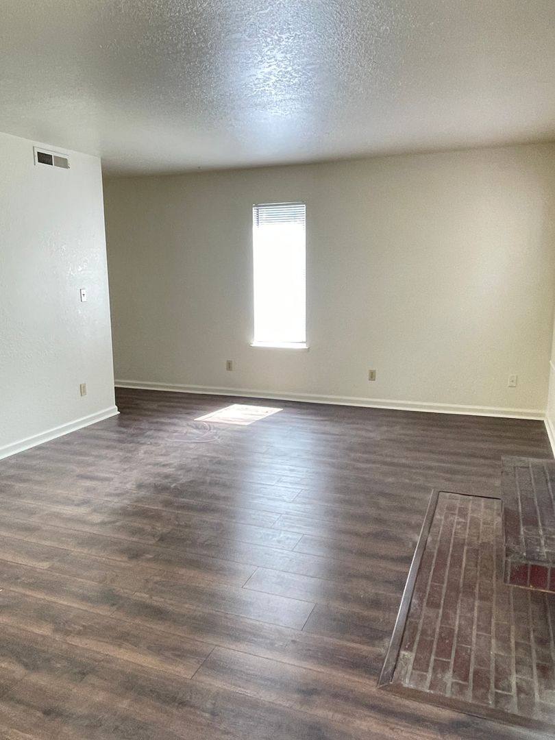 Apartment for rent at 814 Almond St, Yuba City, CA 95991