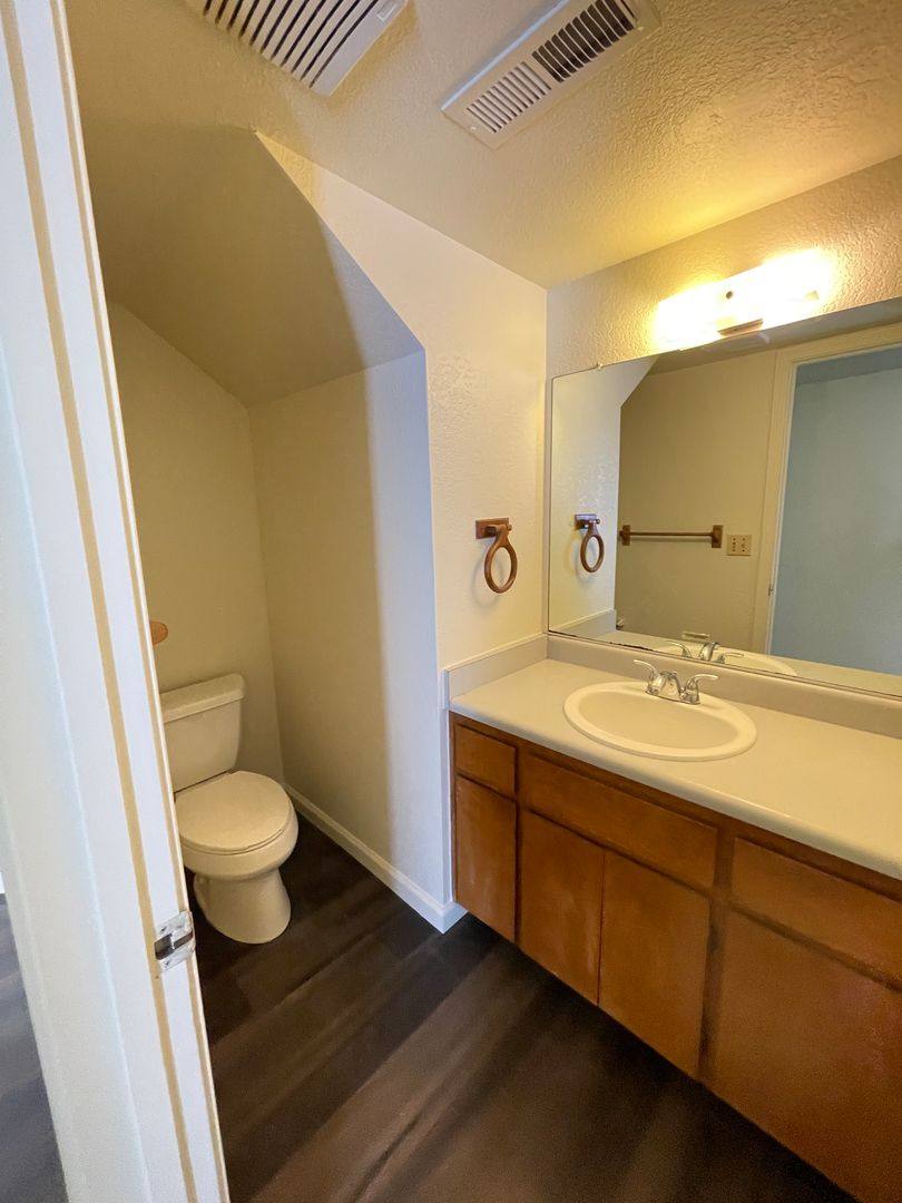 Apartment for rent at 814 Almond St, Yuba City, CA 95991