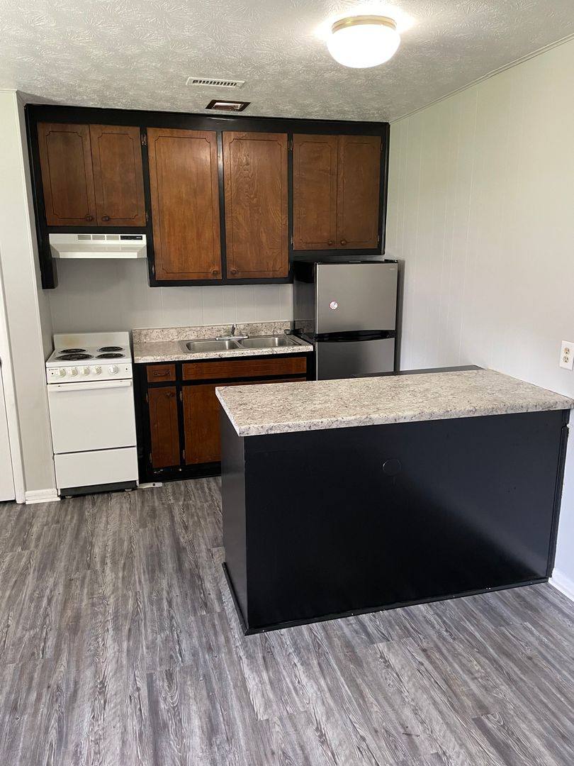 Apartment for rent at 607 College St #SW, Jacksonville, AL 36265