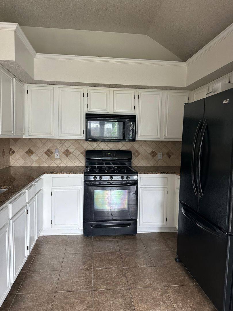 House for rent at 906 Roaring Canyon Rd, Euless, TX 76039
