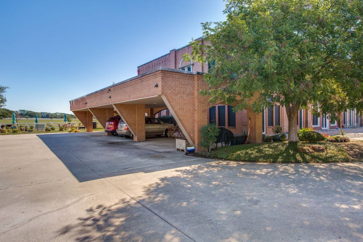 Apartment for rent at 11351 Hilltop Rd, Argyle, TX 76226