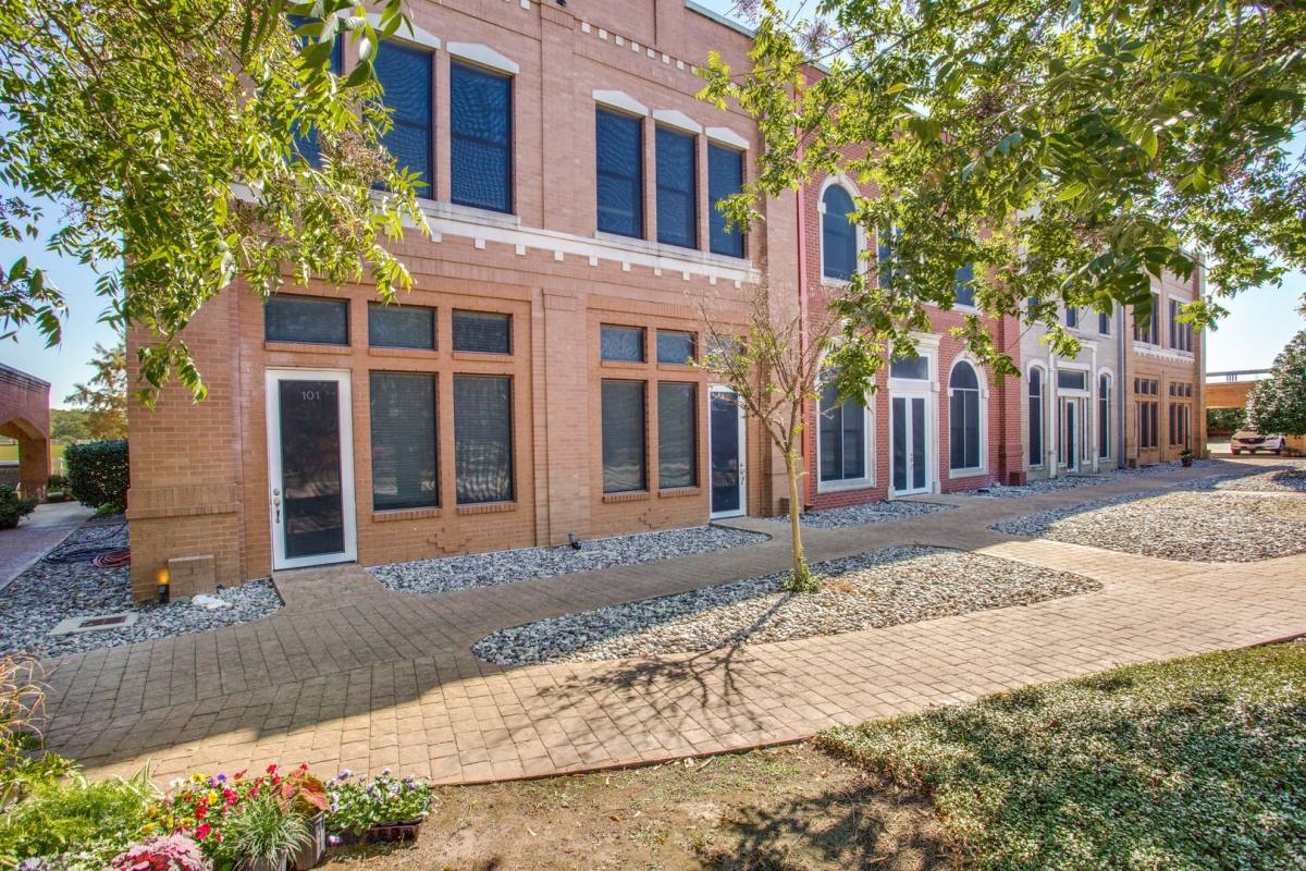 Apartment for rent at 11351 Hilltop Rd, Argyle, TX 76226