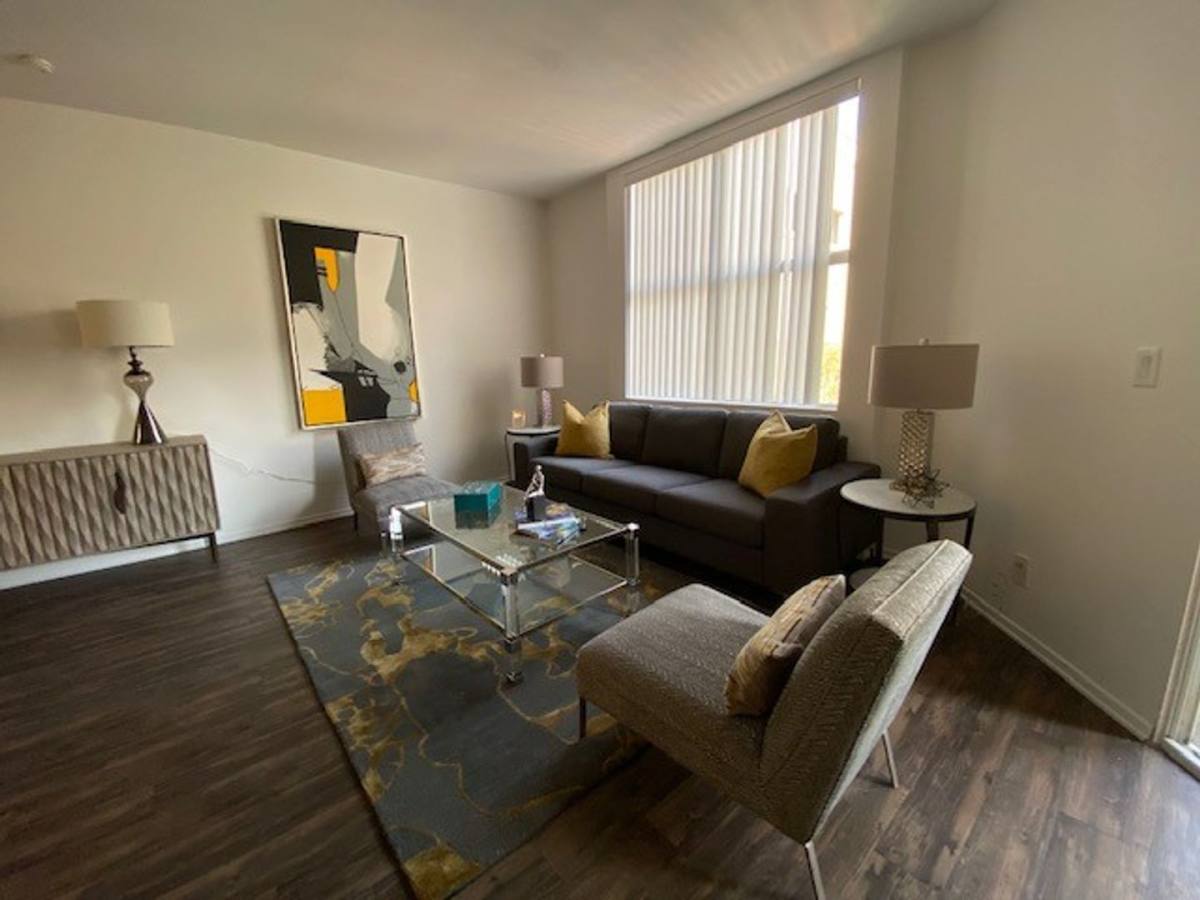 Townhouse for rent at 3701 Overland Ave, Los Angeles, CA 90034