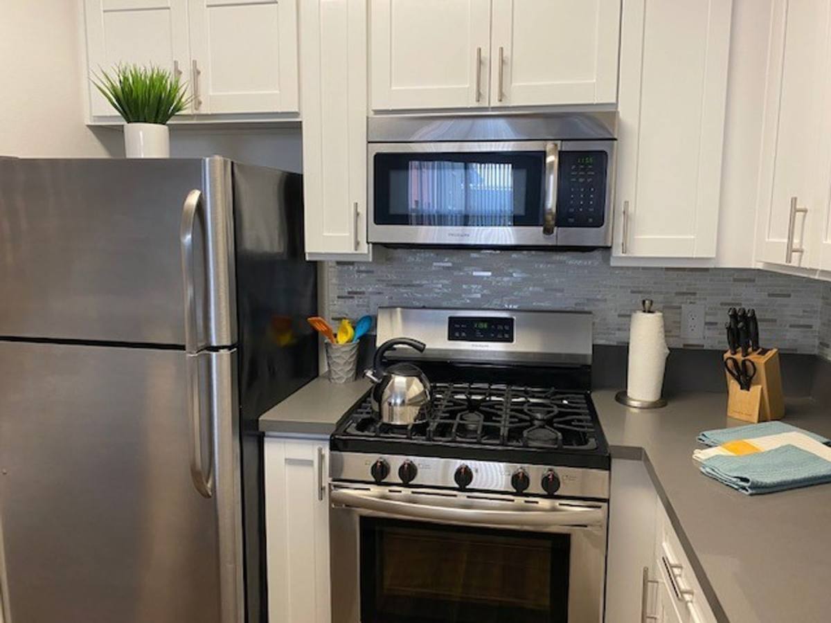 Townhouse for rent at 3701 Overland Ave, Los Angeles, CA 90034
