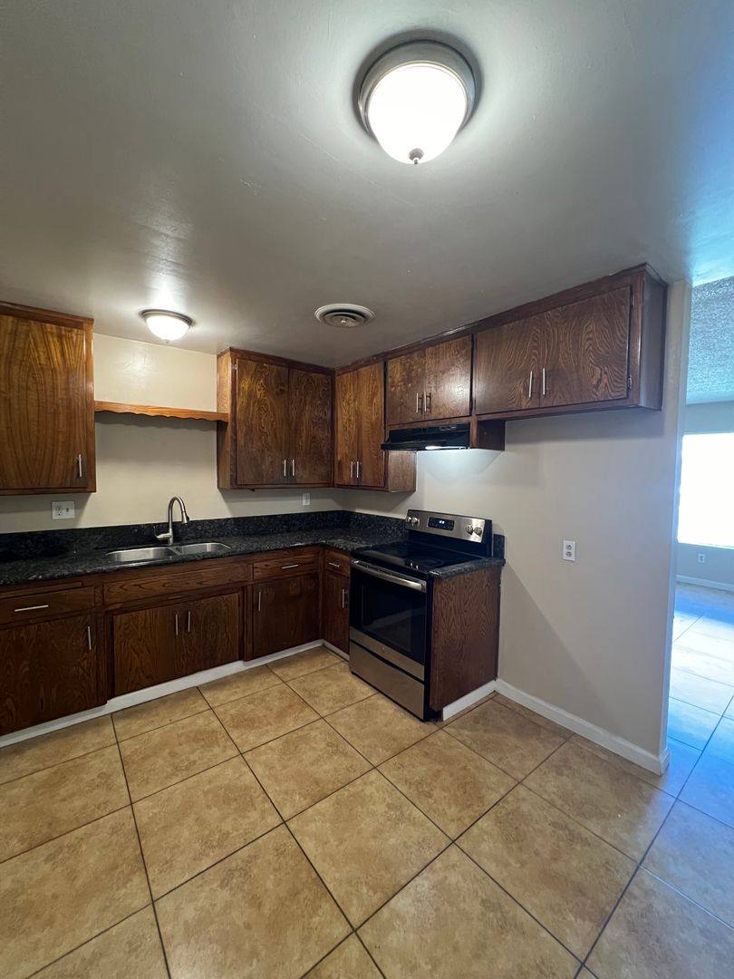 Apartment for rent at 3849 Soranno Ave, Bakersfield, CA 93309