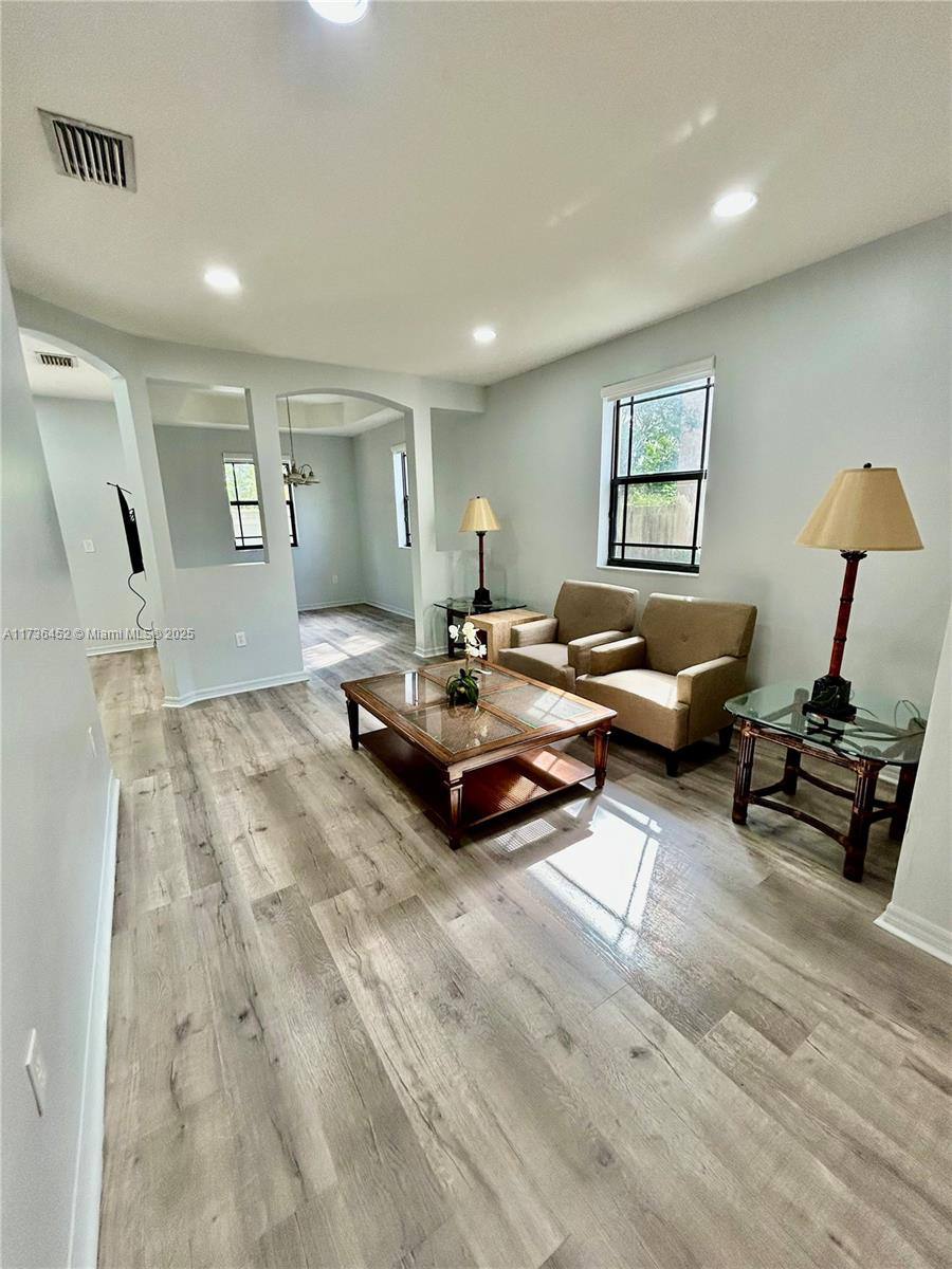Townhouse for rent at 607 NE 35th Ave, Homestead, FL 33033