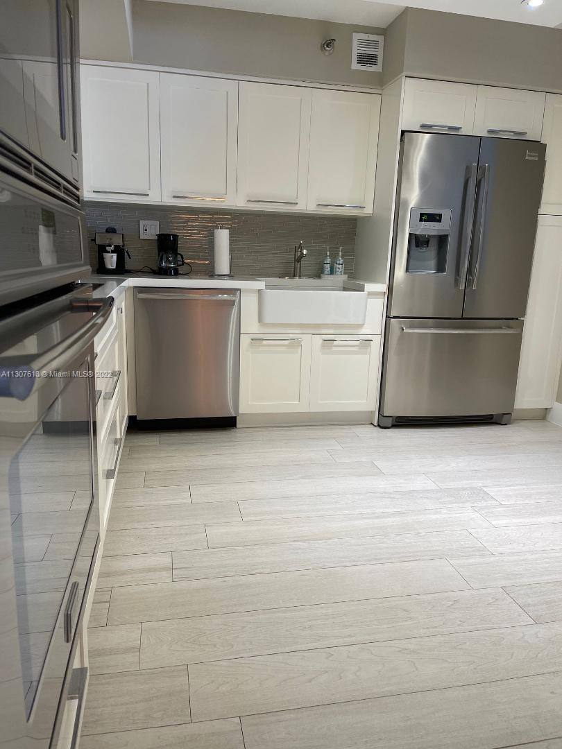 Apartment for rent at 3500 Mystic Pointe Dr #1507, Miami, FL 33180