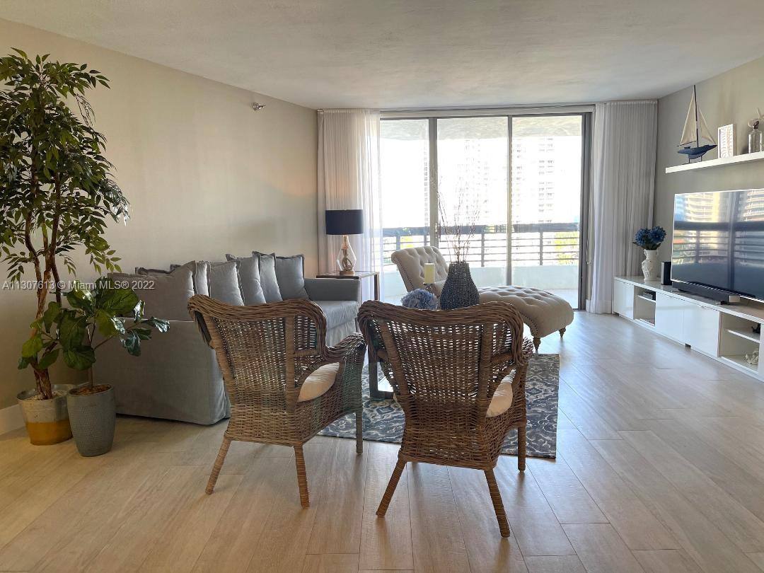 Apartment for rent at 3500 Mystic Pointe Dr #1507, Miami, FL 33180