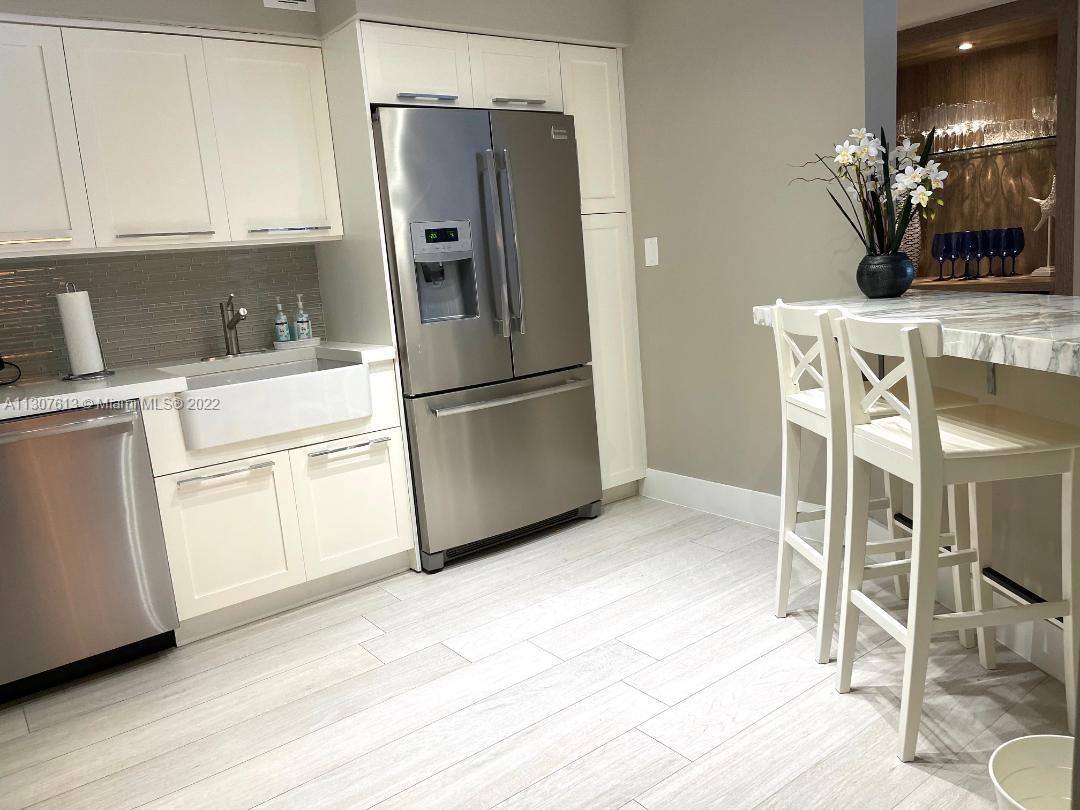 Apartment for rent at 3500 Mystic Pointe Dr #1507, Miami, FL 33180