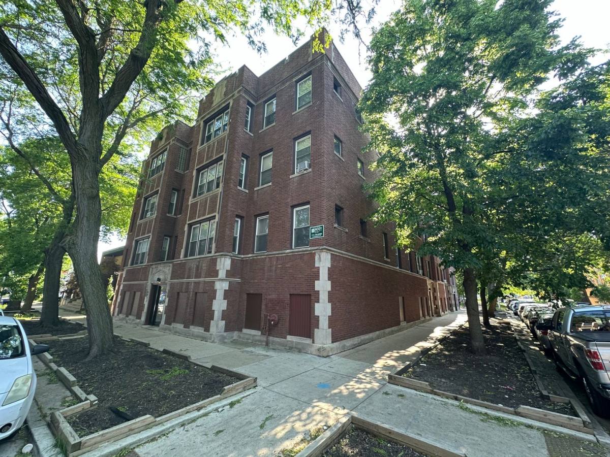 Apartment for rent at 6422-24 N Greenview Ave, Chicago, IL 60626
