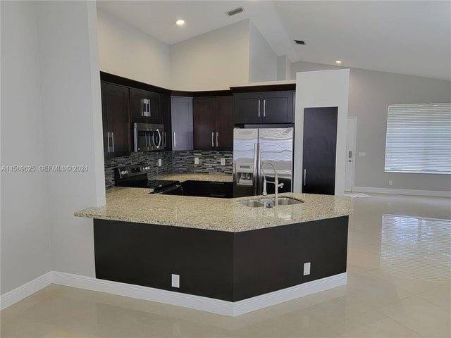 House for rent at 928 Falling Water Rd, Fort Lauderdale, FL 33326