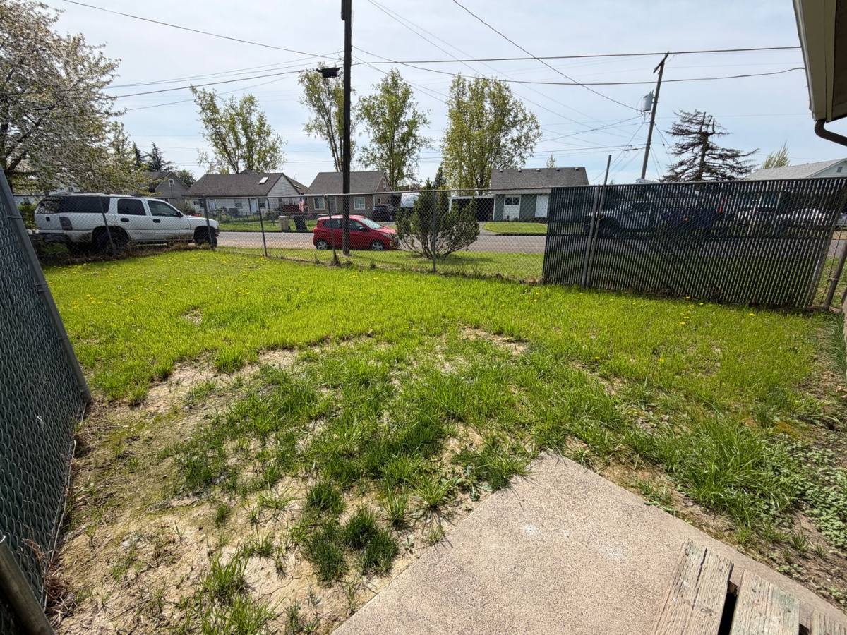 Apartment for rent at 200-204 SE 14th Ave, Albany, OR 97322