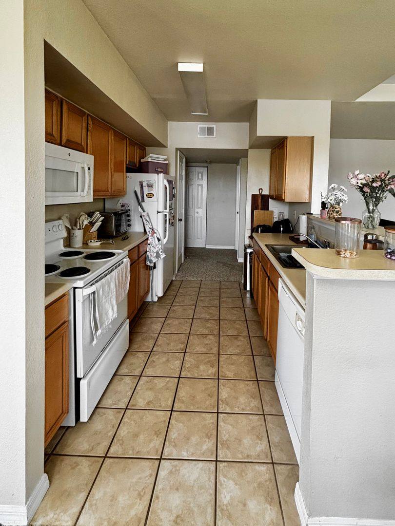 Condo for rent at 1020 Villagio Circle, Sarasota, FL 34237