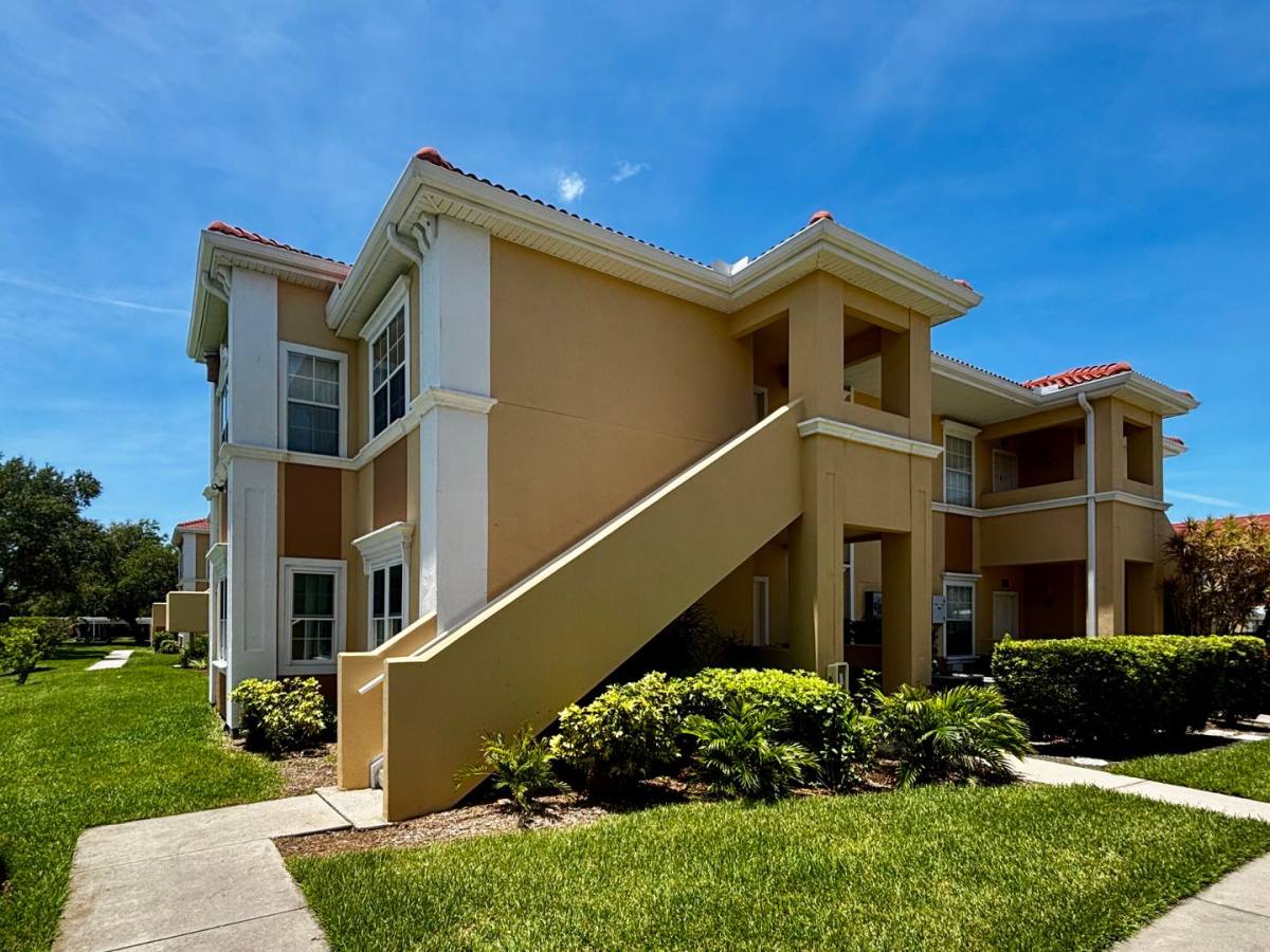 Condo for rent at 1020 Villagio Circle, Sarasota, FL 34237