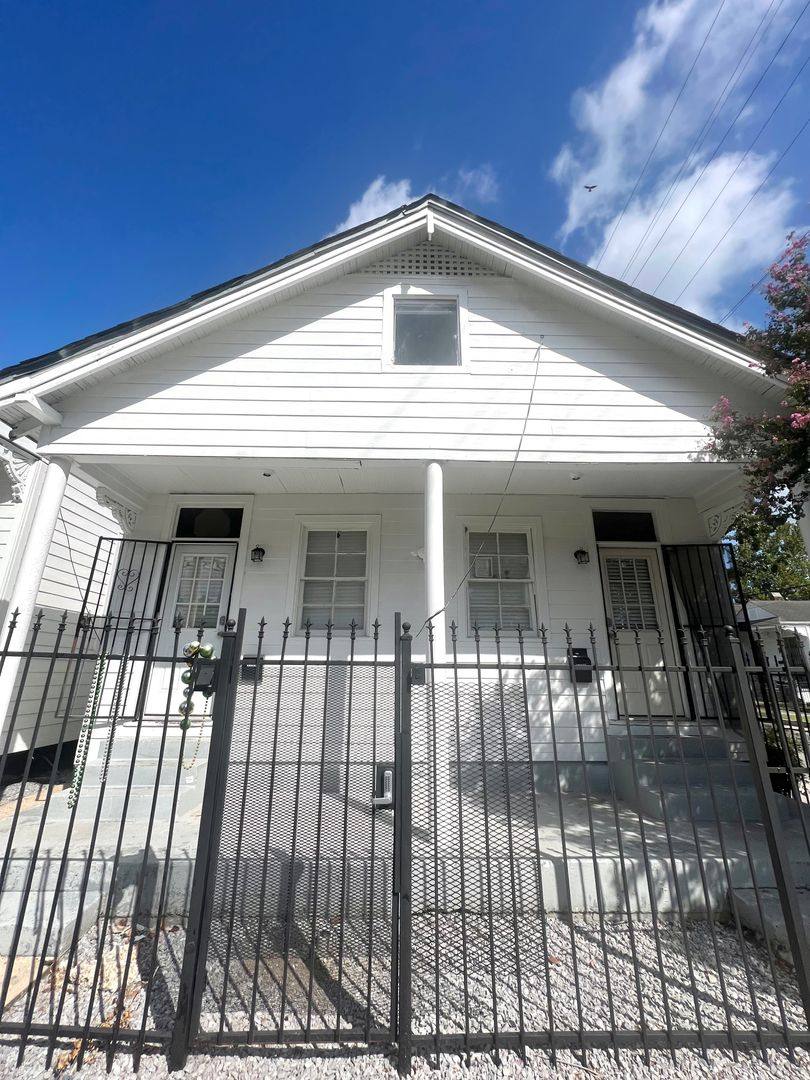 Townhouse for rent at 1136 - 1138 Adams St Left, New Orleans, LA 70118