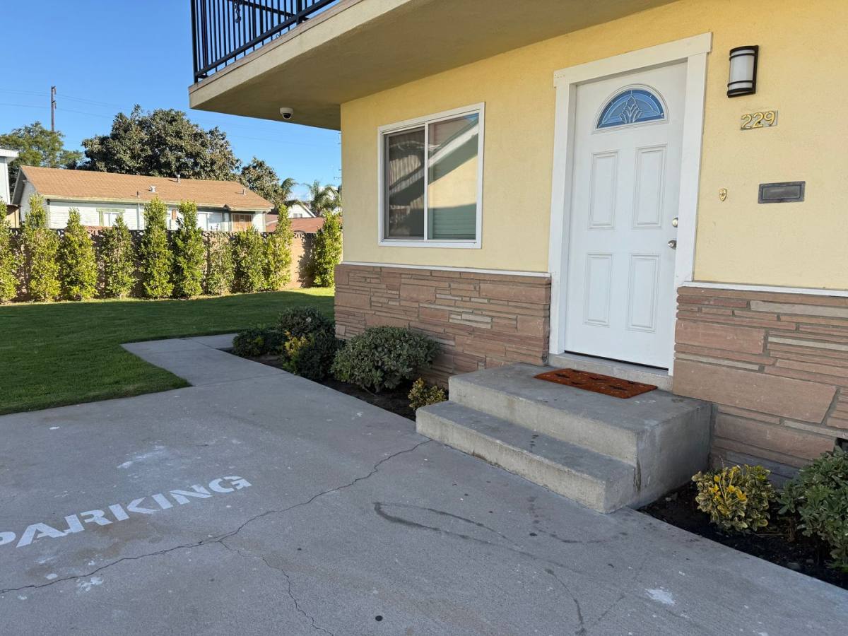 Apartment for rent at 227-233 Wolff St, Oxnard, CA 93033