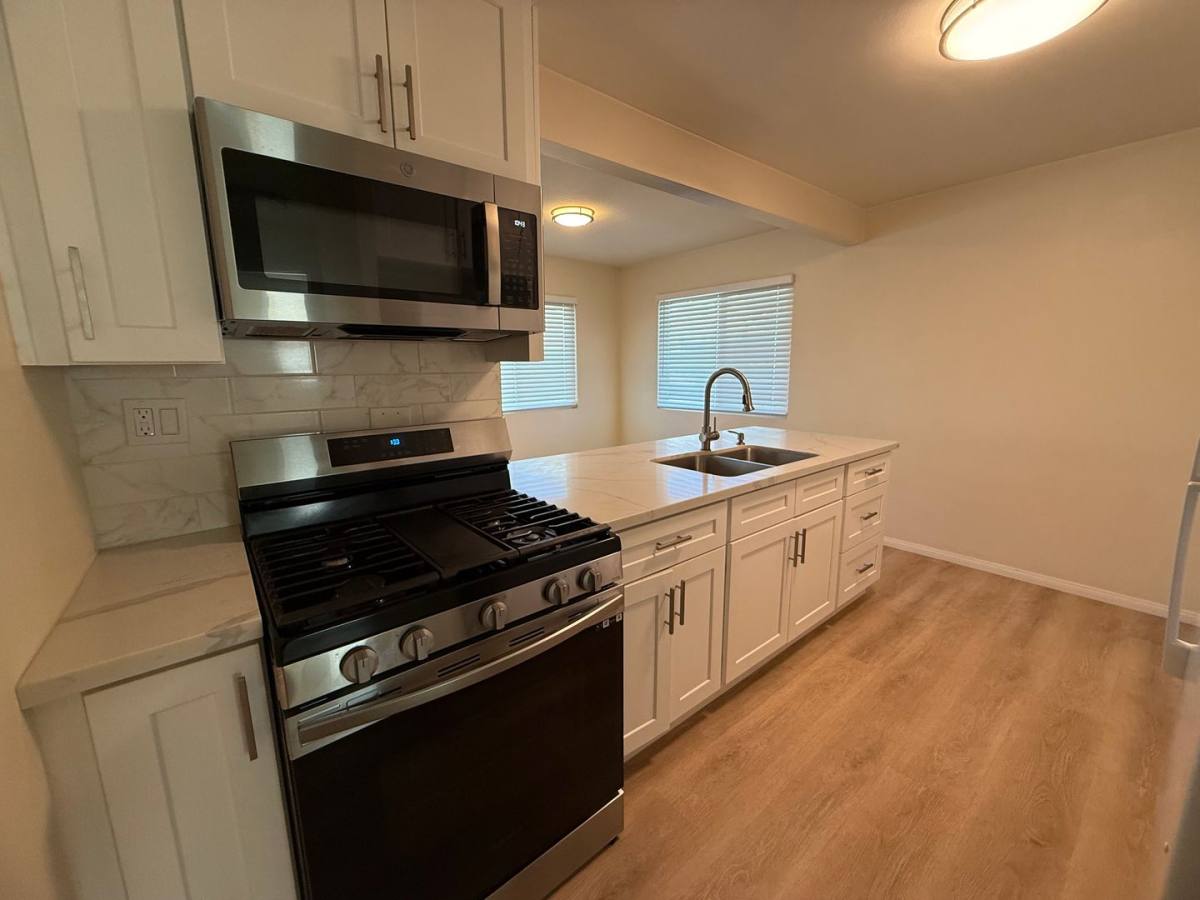 Apartment for rent at 227-233 Wolff St, Oxnard, CA 93033