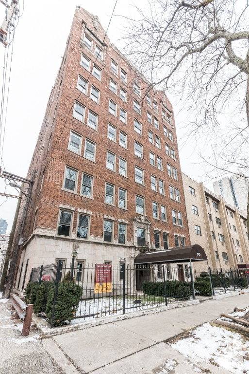 Apartment for rent at 940 W Winona St #606, Chicago, IL 60640