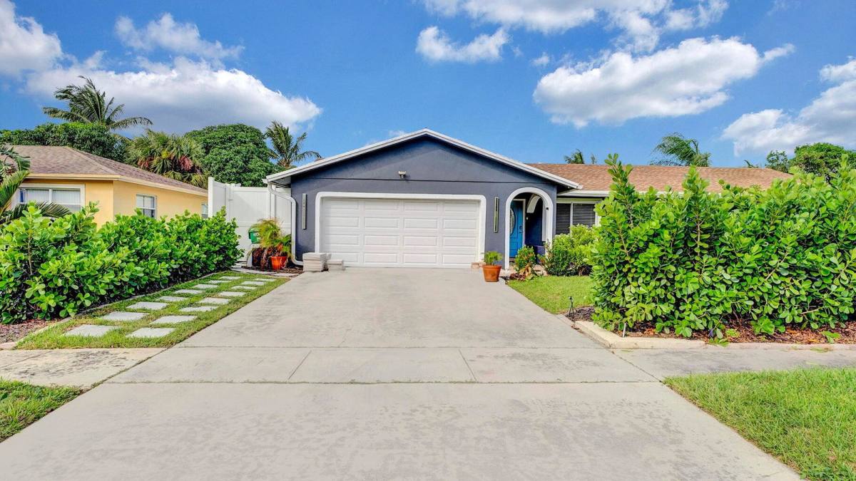 House for rent at 2941 Angler Dr, Delray Beach, FL 33445