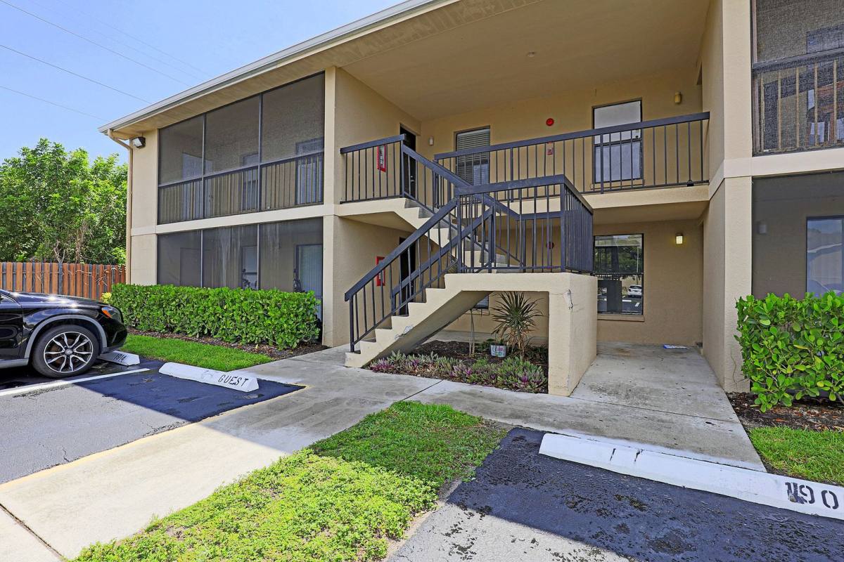 Apartment for rent at 5319 Summerlin Rd, Fort Myers, FL 33919
