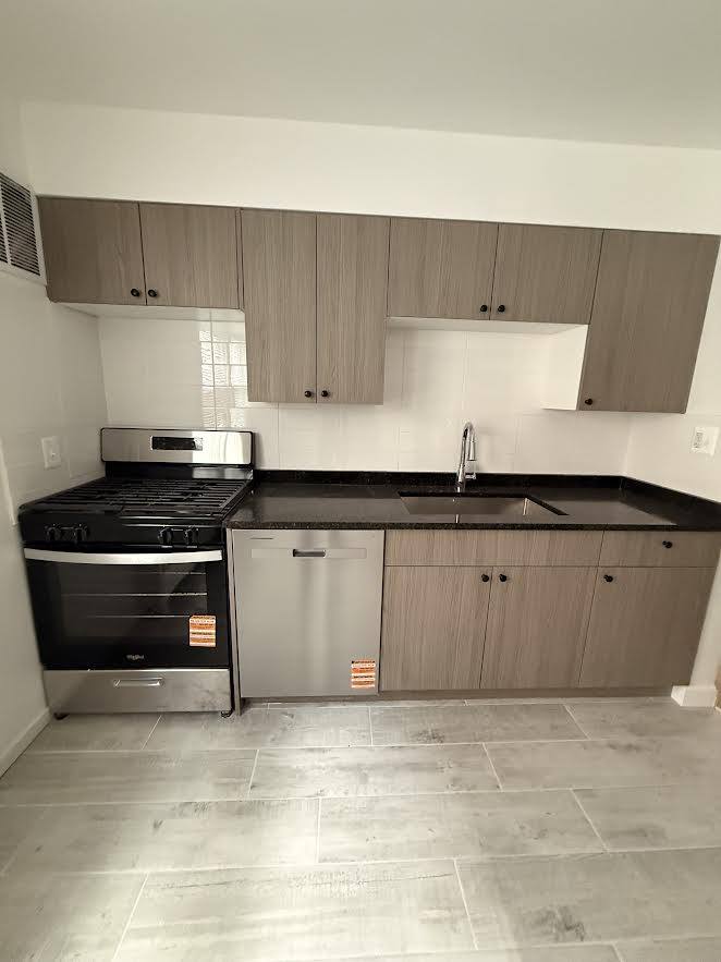 Apartment for rent at 6715 N California Ave, Chicago, IL 60645