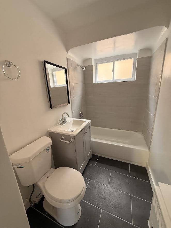 Apartment for rent at 6715 N California Ave, Chicago, IL 60645
