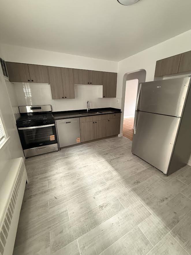 Apartment for rent at 6715 N California Ave, Chicago, IL 60645