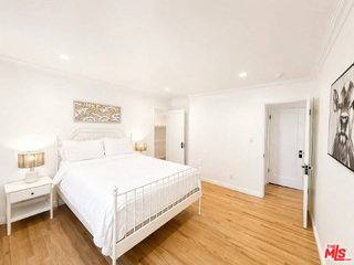 House for rent at 1028 12th St #3, Santa Monica, CA 90403
