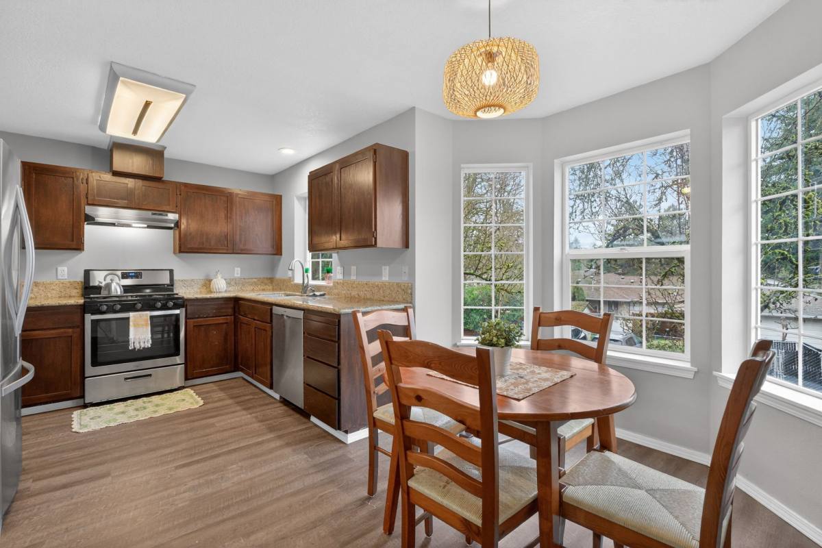 Townhouse for rent at 6170 SE Lake Rd, Portland, OR 97222