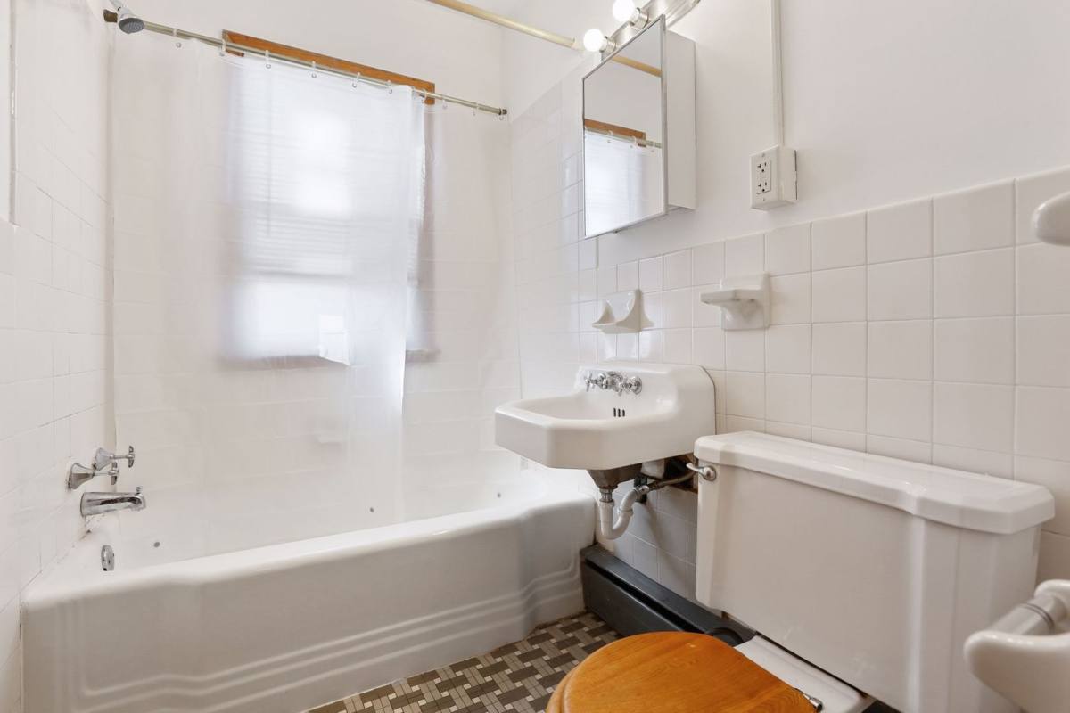 Apartment for rent at 2324 Glenwood Ave, Minneapolis, MN 55405