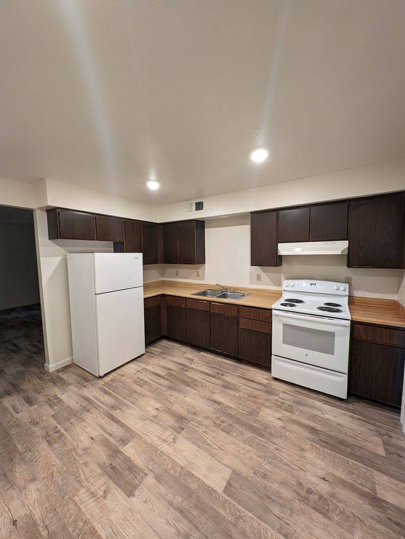 Apartment for rent at 837 & 843 Lake Blvd, Redding, CA 96003