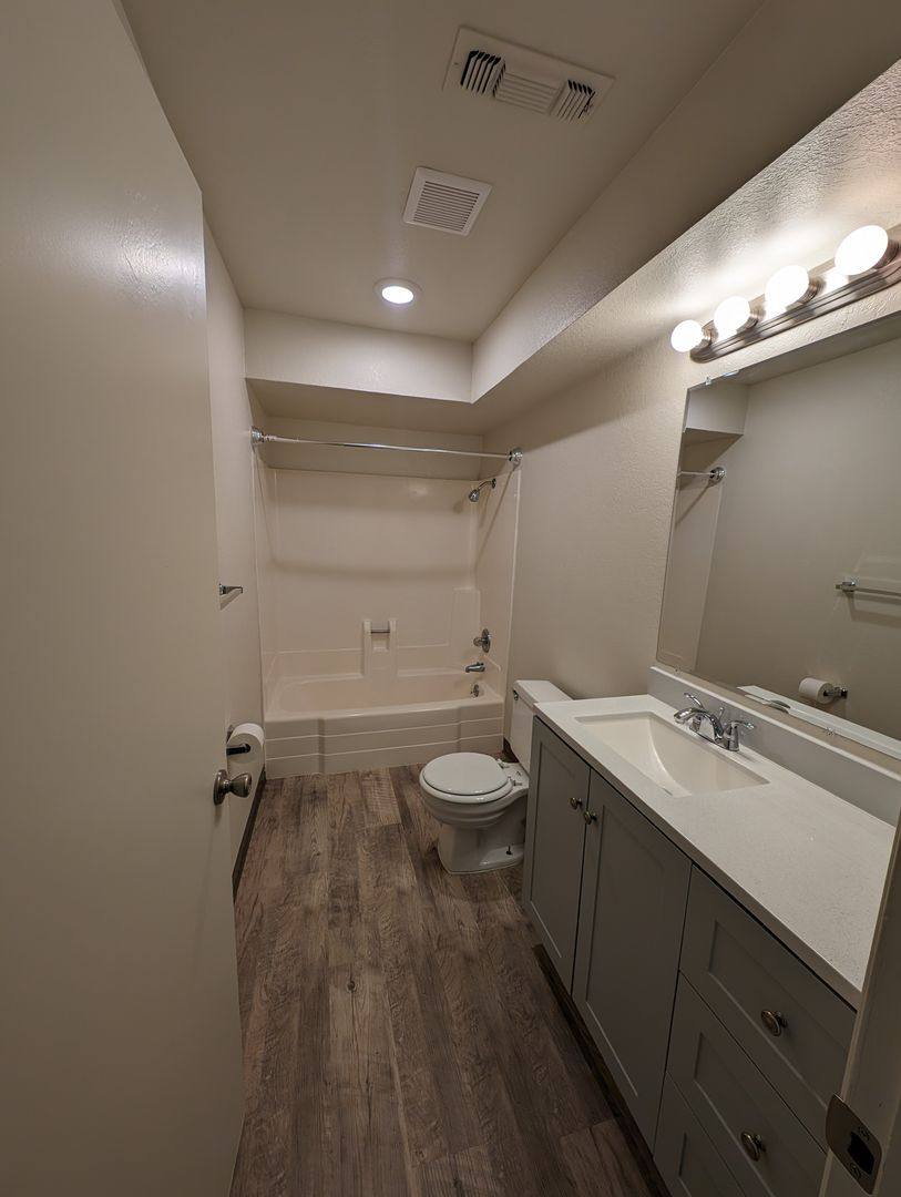 Apartment for rent at 837 & 843 Lake Blvd, Redding, CA 96003