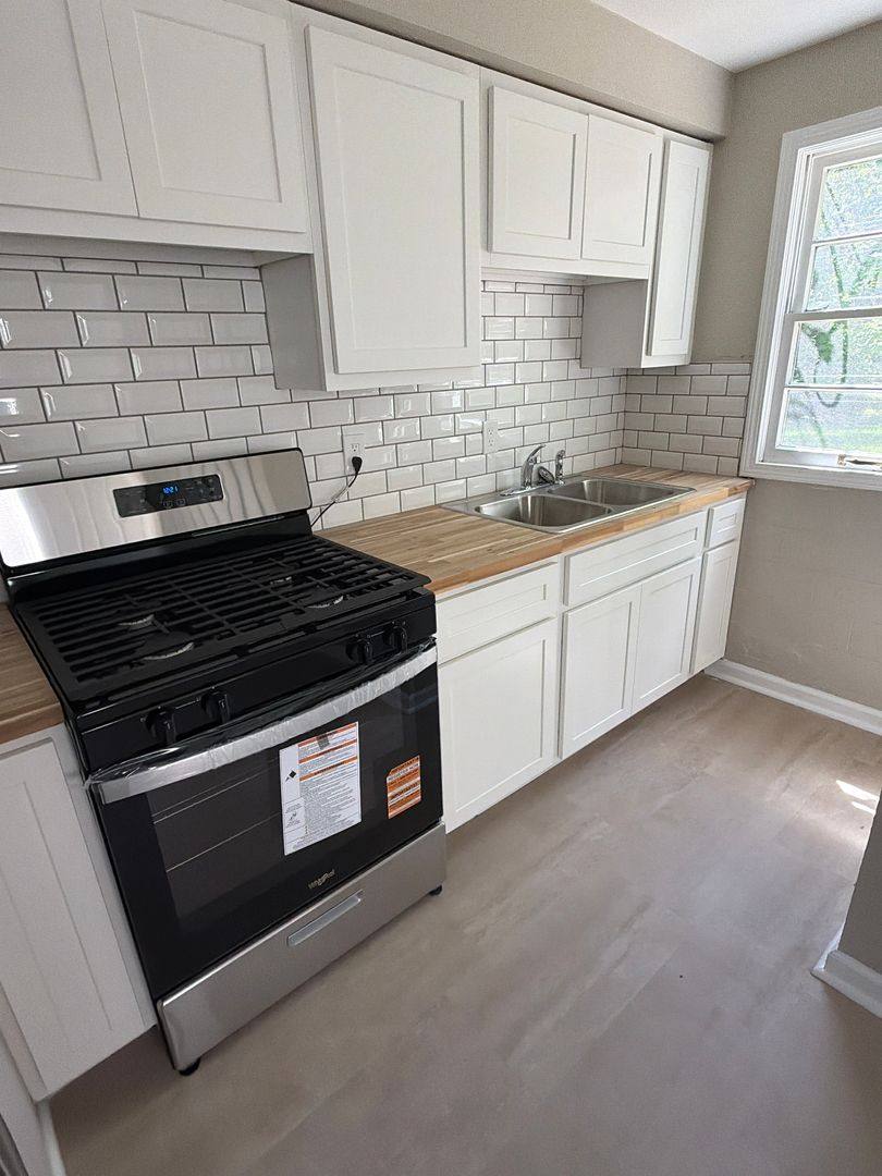 House for rent at 1831 Engelholm Ave, Saint Louis, MO 63133