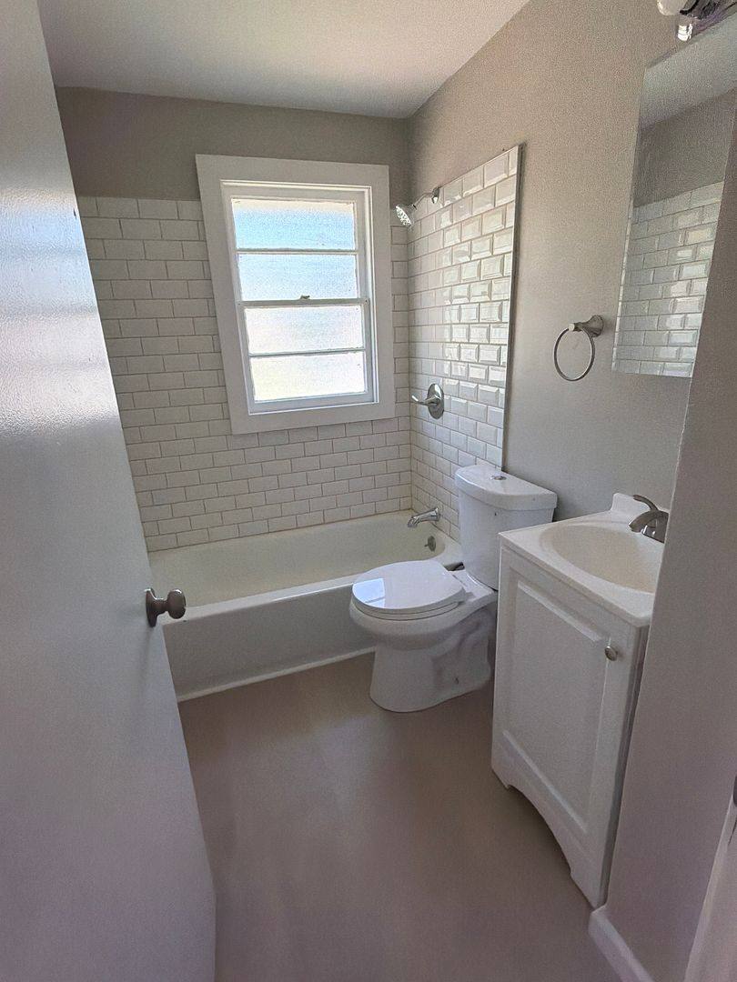 House for rent at 1831 Engelholm Ave, Saint Louis, MO 63133