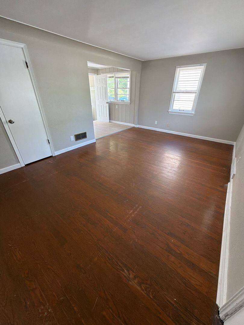 House for rent at 1831 Engelholm Ave, Saint Louis, MO 63133