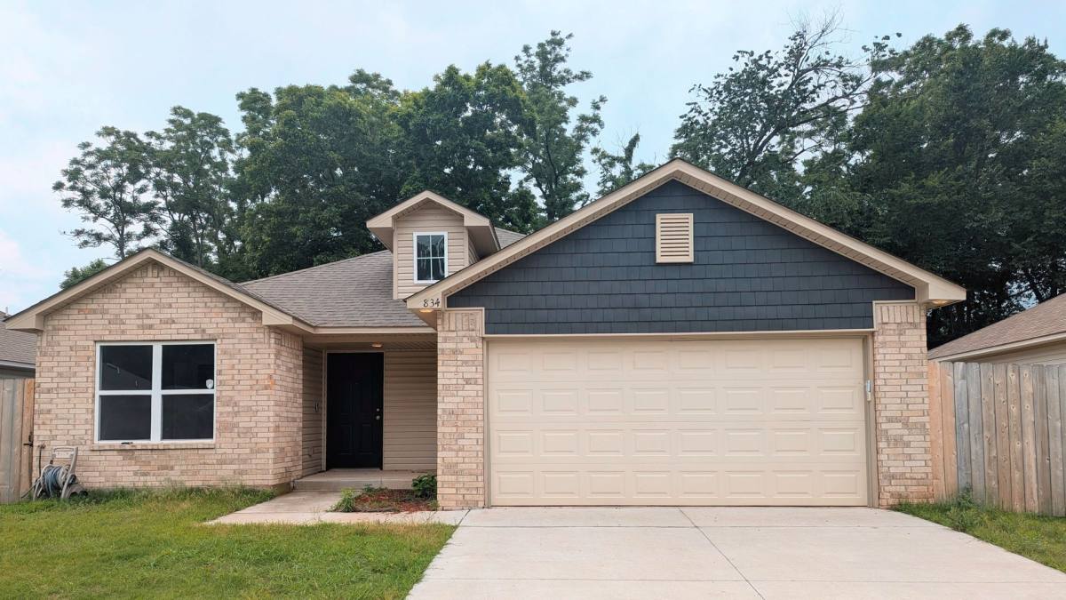 House for rent at 834 Highgarden Circle, Noble, OK 73068