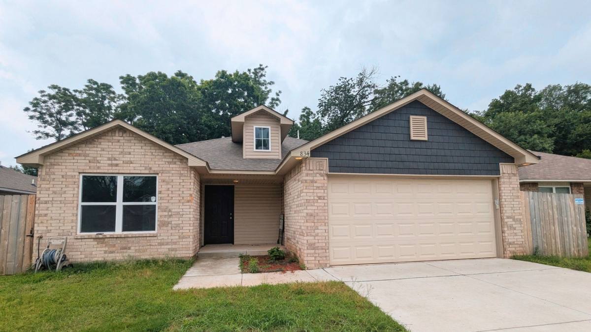 House for rent at 834 Highgarden Circle, Noble, OK 73068