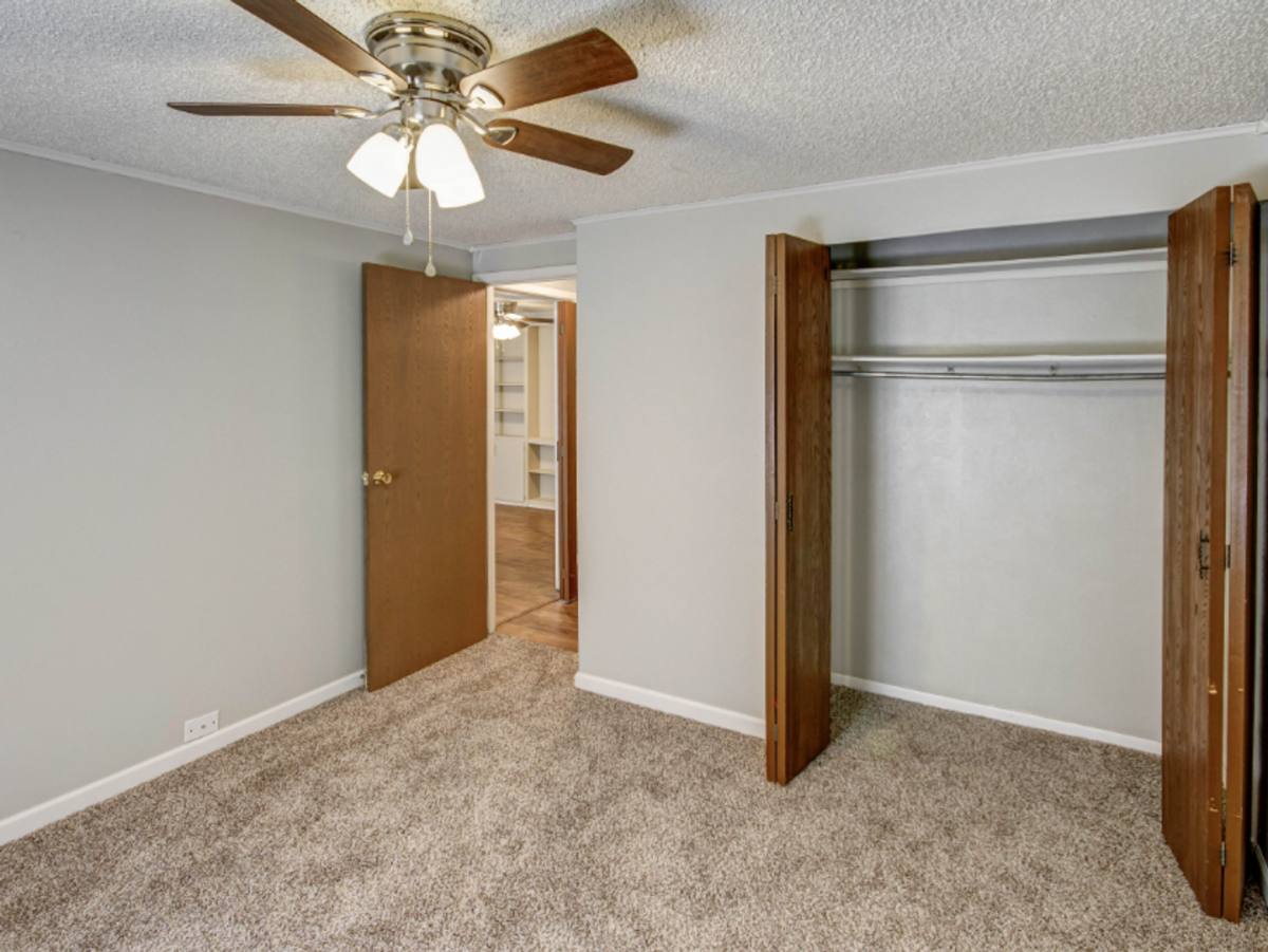 Apartment for rent at 1515 Lakehurst Dr, Fort Wayne, IN 46815