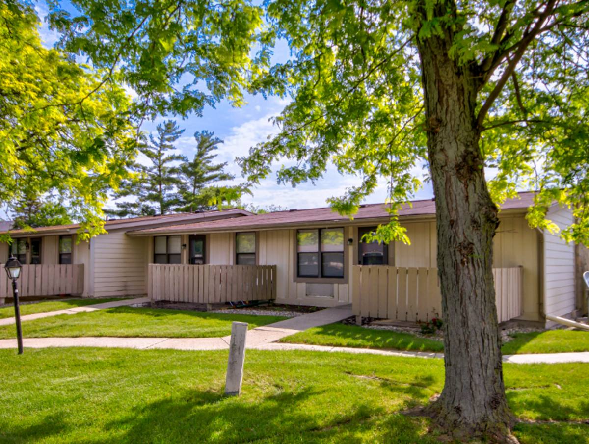 Apartment for rent at 1515 Lakehurst Dr, Fort Wayne, IN 46815