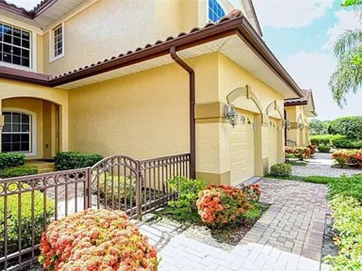 Condo for rent at 8263 Miramar Way, Bradenton, FL 34202