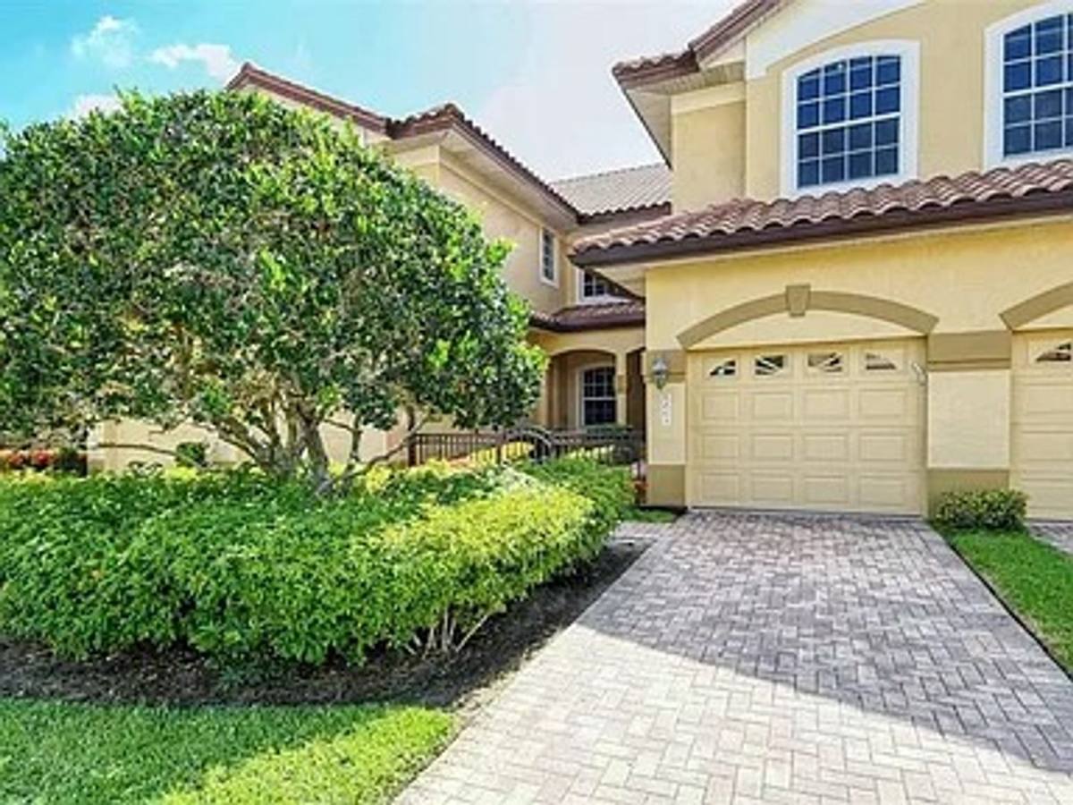 Condo for rent at 8263 Miramar Way, Bradenton, FL 34202