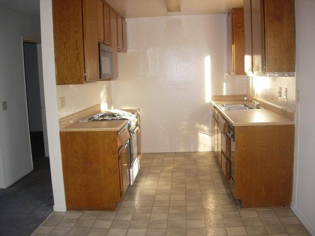 Apartment for rent at 13935 Kornblum Ave, Hawthorne, CA 90250